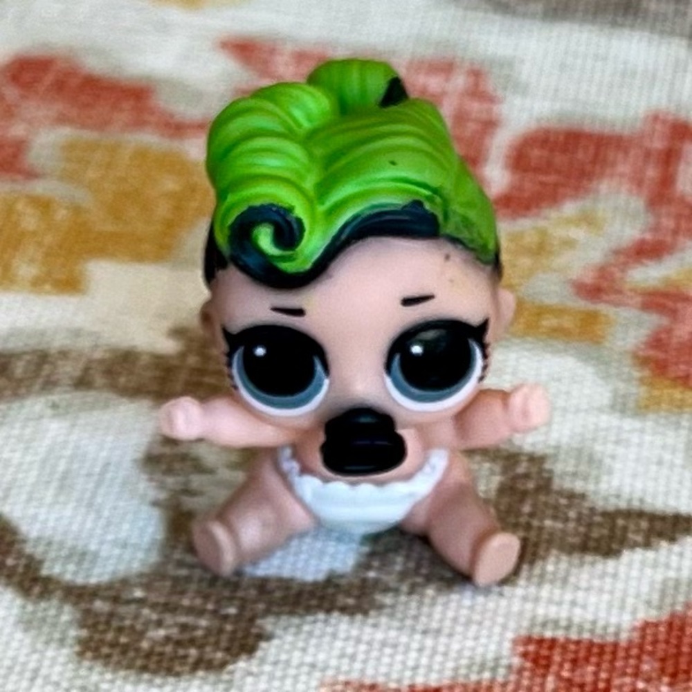 LOL Surprise Series 4 Eye Spy Wave 2 Lil Sisters Lil Bhaddie Doll